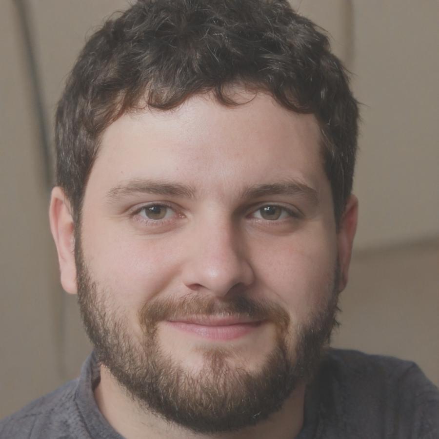 Porträt eines Finanzexperten, der erfolgreich klare Kommunikation umgesetzt hat